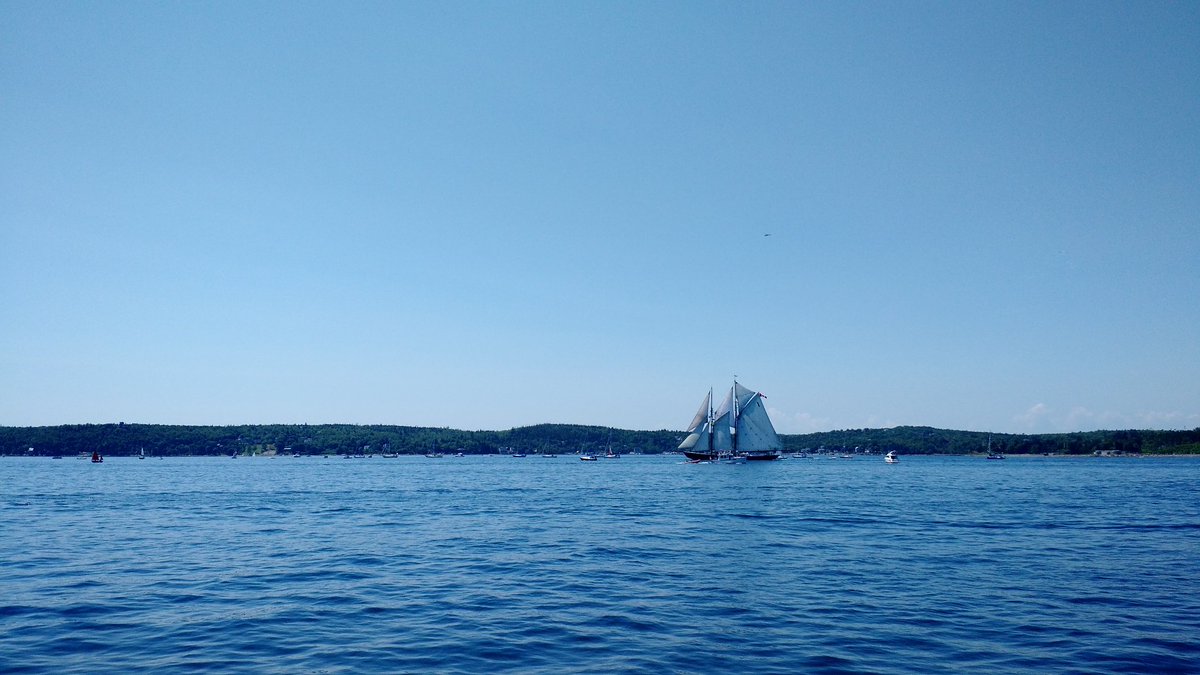 STV_TUNA's tweet photo. Watching @SailBluenoseII under sail while standing on deck in @HMCS_NCSMORIOLE. Can't ask for a better day at sea. #RDV2017 #tallshipsns https://t.co/42ttWiWsBe