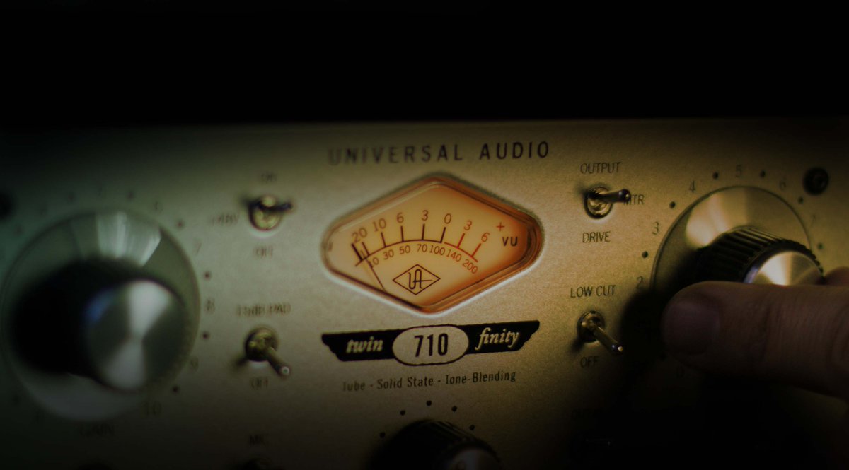 UAudio's tweet photo. #ToneTuesday #twinfinity #UniversalAudio https://t.co/D829ldX9hT https://t.co/UmaDjTREPe