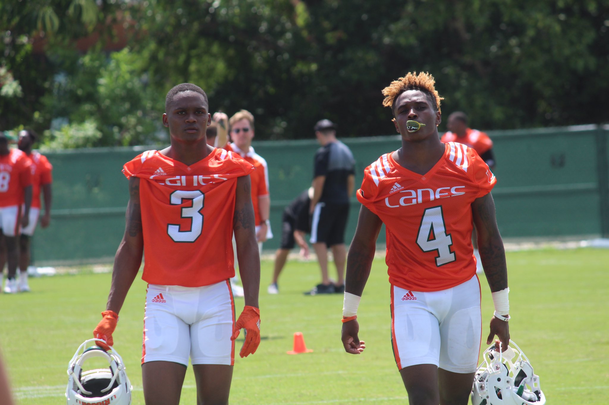 DGKCIvFXsAAEHWq.jpg:large