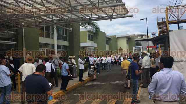 alcalorpolitico's tweet photo. Exige COPIPEV a FGE avances de denuncias contra anterior administración del IPE
#COPIPEV #FGE #Veracruz
https://t.co/LIb5ndVdyv https://t.co/8K397DVxMq