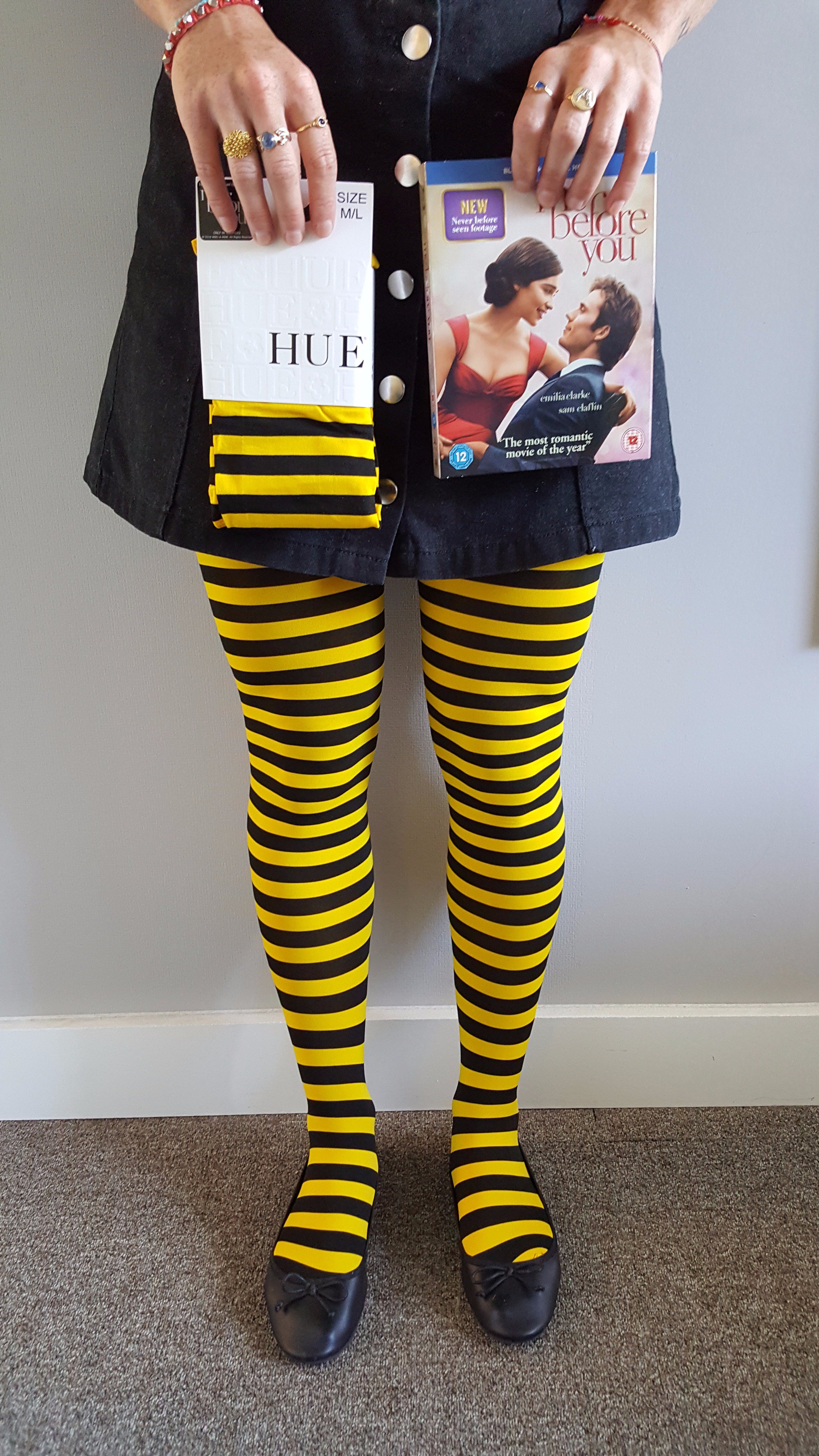 X 上的Curtis Brown Books：「Release your inner Lou Clark - @jojomoyes  #MeBeforeYou on Blu-ray and bumblebee leggings to match! RT & follow by 5pm  2/8/17 - two to win! 🐝  /