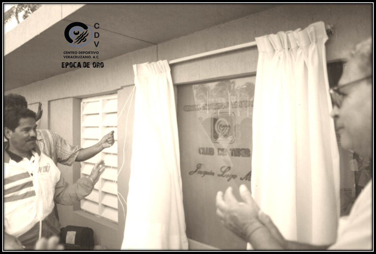 Tenis_CDV's tweet photo. MAYO DE 1994
Joaquin Loyo Mayo inaugura oficialmente las canchas de tenis que llevan su nombre 
#CDV #DeportivoVer_AC #Tenis_CDV https://t.co/bl1WvNHYMH