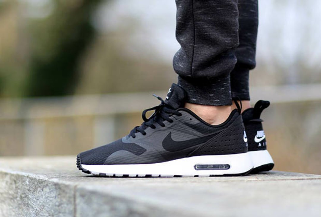 CentralKick's tweet photo. The Nike #AirMaxTavas, here with the stand-out white midsole. https://t.co/6MPWVU5Z5P