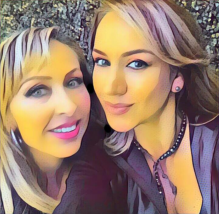 Cynarsu's tweet photo. Agosto huele a #DejaVu @GrupoCaloMX @yartooficial @Maya_Karunna @ON_C_11 @MariaKarunna #CalóEstáDeVuelta #PonteAtento 🎶💜😎 https://t.co/xCrSBF6NT9