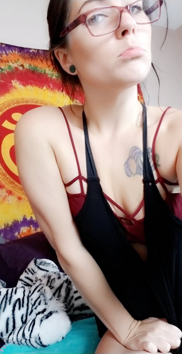 AliceKittenMeow's tweet photo. It's so lonely online today cum see me!!! @StreamateLadies @StreamateModels @Streammategirls @timjack2017 @BellaBunny https://t.co/VYF02vqzGV
