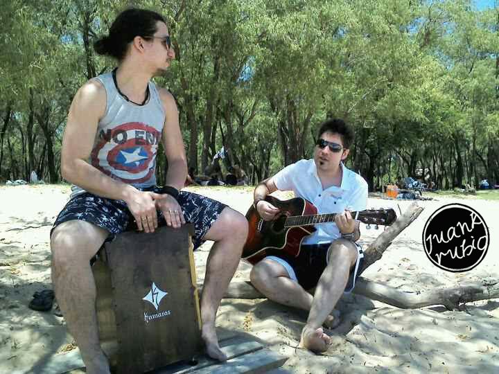 juanksrubio's tweet photo. le seguimos metiendo a mi pagina de músico y acá les comparto una de las primeras veces que tocaba!!! en rosario frente al río paraná https://t.co/Q5YAVN8jyp