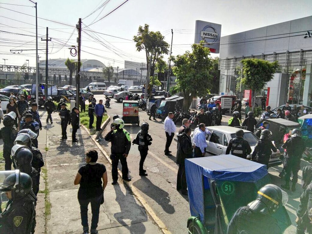 HectorSerranoC's tweet photo. Mantenemos operativos para retirar mototaxis de la circulación, hoy en la @D_VCarranza https://t.co/PeW9SUXJeD