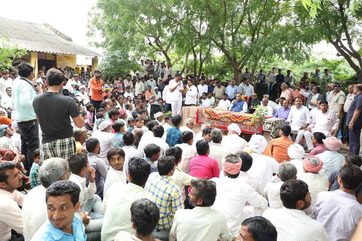 vijayrupanibjp's tweet image. On the 3rd day of my stay at Banaskantha, visited flood affected villages to assess loss and damage caused due to heavy rain.