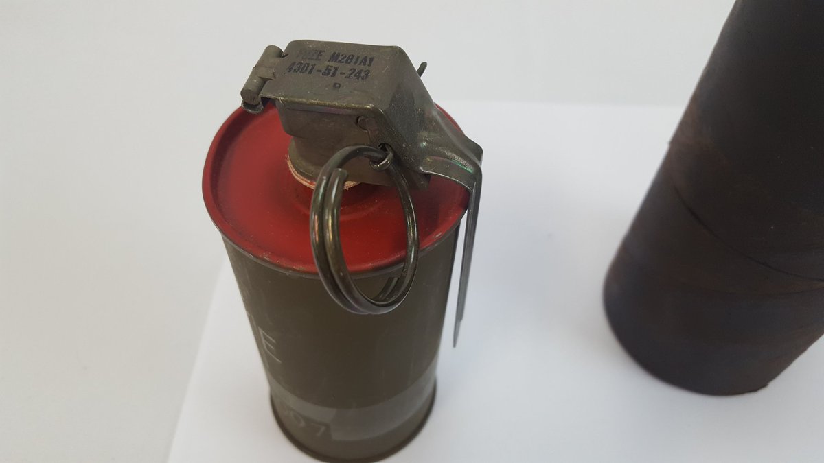 WW2_Collection_'s tweet image. Original Vietnam M18 smoke grenade that's still live!