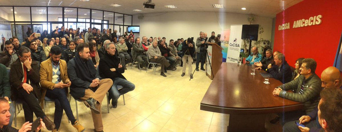 LauraLabat's tweet photo. #Río3 En #CeCISA @JSchiaretti brindo una conferencia de prensa y diálogo con empresarios y comerciantes sobre la situación económica actual. https://t.co/WQvBufoozj