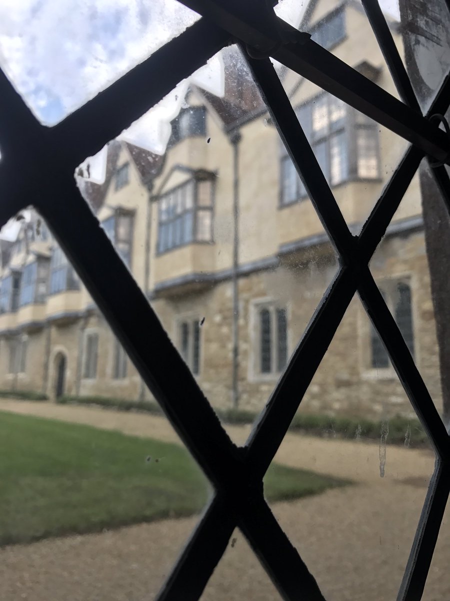 PlastererMark's tweet image. Meticulous preparation of historical riven Lathes for re coating with haired lime mortar  @KnoleNT @Mike_Wye_Eco