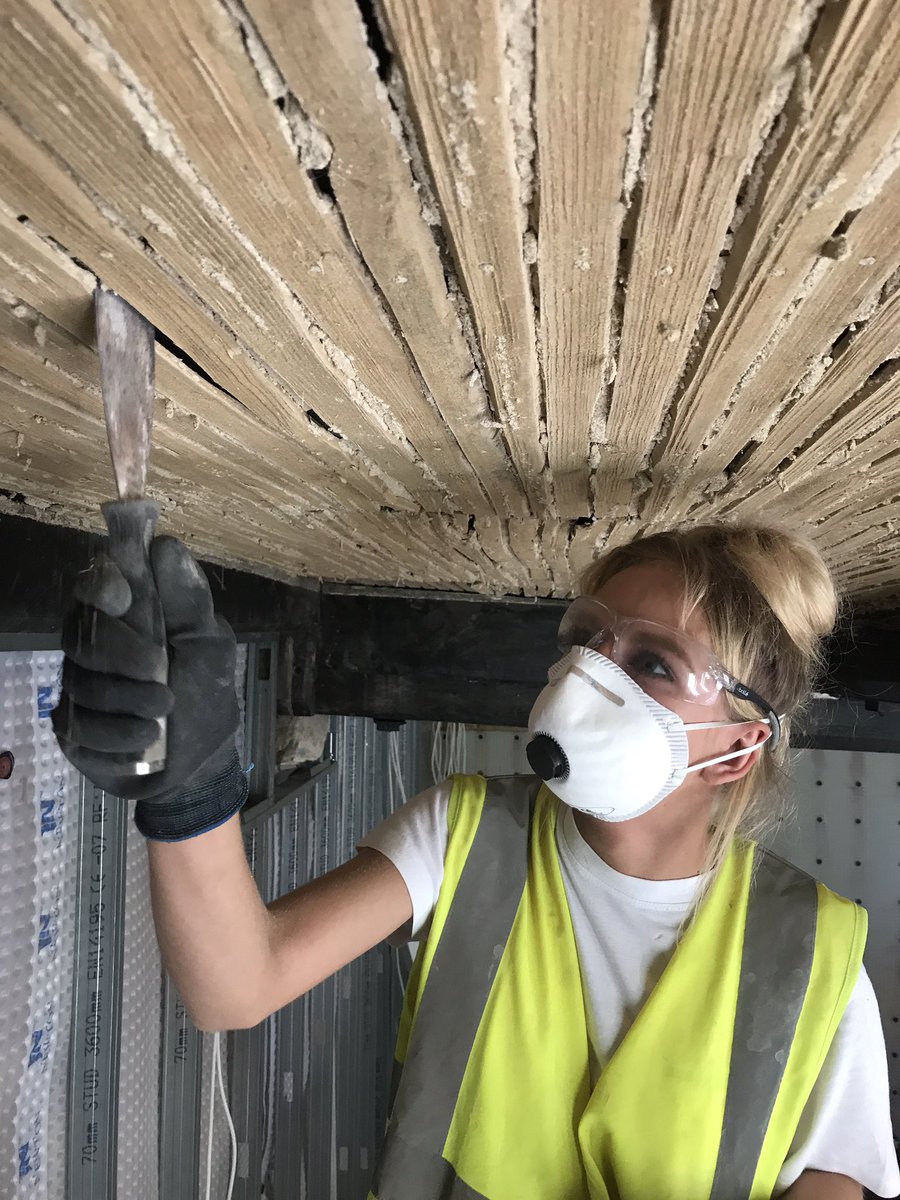 PlastererMark's tweet image. Meticulous preparation of historical riven Lathes for re coating with haired lime mortar  @KnoleNT @Mike_Wye_Eco