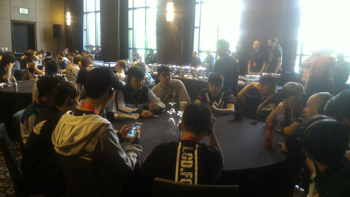 Dotaland's tweet photo. TI7 players meeting https://t.co/7gk04LRrJq
