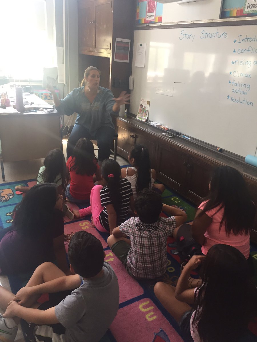 MsKallertEDU's tweet image. Love me a STEM challenge! Mrs. Ickles read the 3 little pigs. Can our brick houses keep out the wolf?? #weebuild #braincamp @teachnbeach1