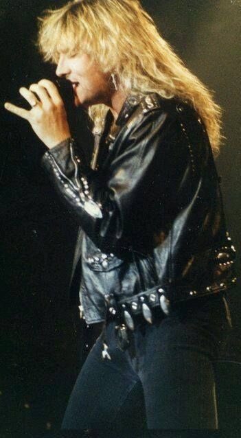 Happy Birthday to Joe Elliott, a genuinely talented & awesome guy. \\m/ 