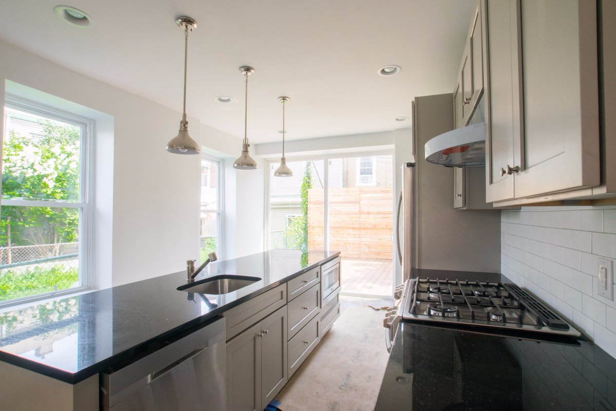 Evolve_Build's tweet image. Kitchen filled with natural light😍plenty of countertop space for cooking+stainless steel appliances to make it easier!#EvolveBuild #kitchen