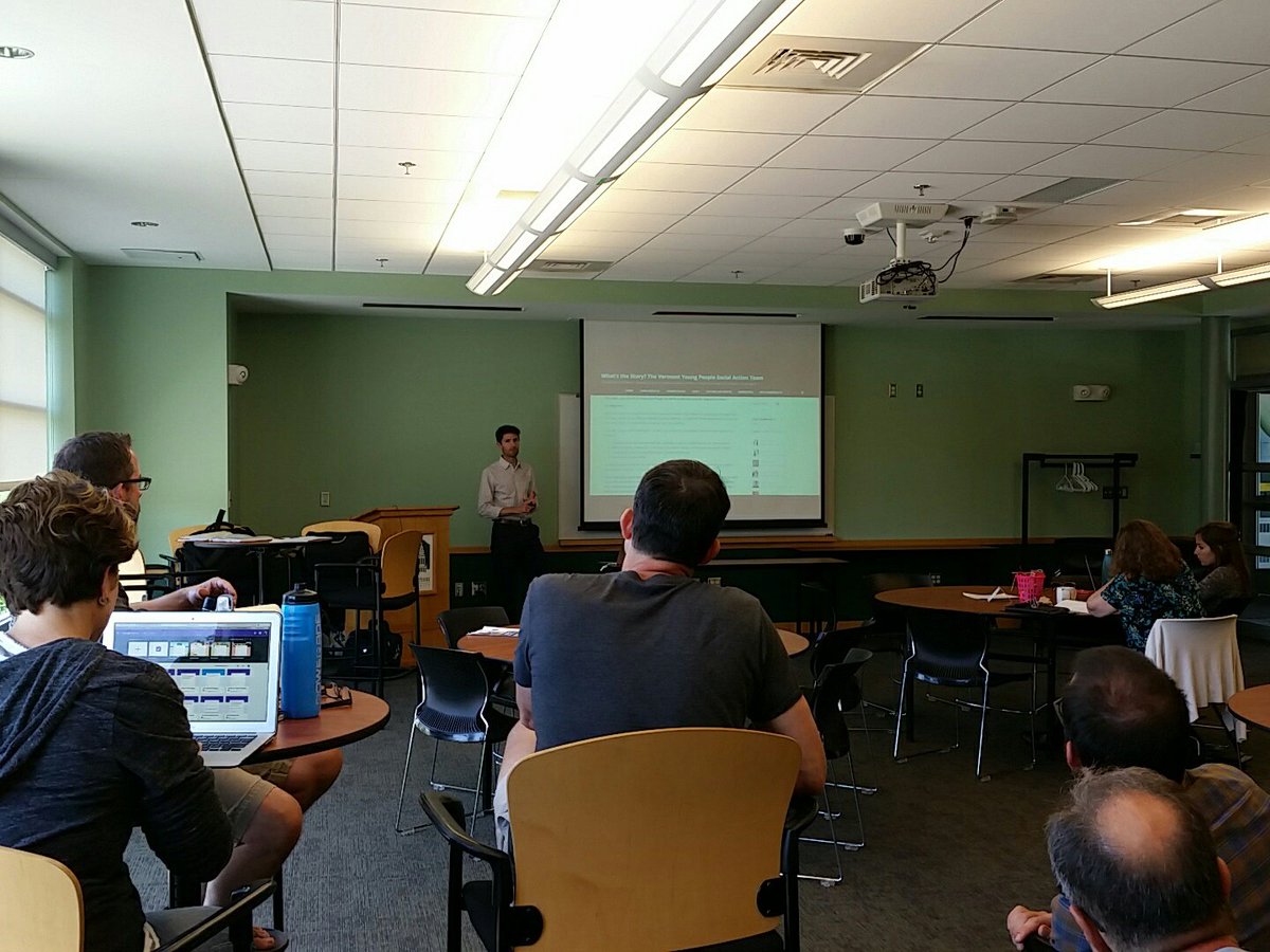 EricaWallstrom's tweet photo. Using blogs to develop topics & questions for capstone research. @ErikRemsen talks about @WTSVT w/ @GreenMtCap educators. https://t.co/YhqOhomPjh