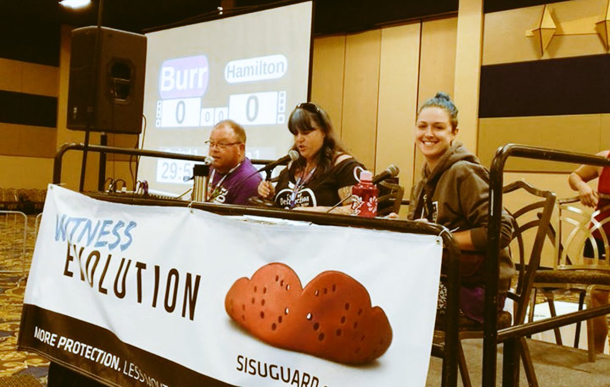 RollerconMC's tweet photo. Amazing announcing at #RollerCon2017 for Burr vs Hamilton challenge! https://t.co/vyVSlA1iq9