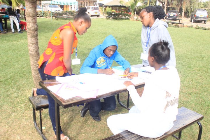 InnovateKenya's tweet photo. @globalminimum @StartupWave @artisanhivee Teams working on business model canvas on day two of the innovateKenya August Camp #innovateAugust https://t.co/l3r1cGXIUU