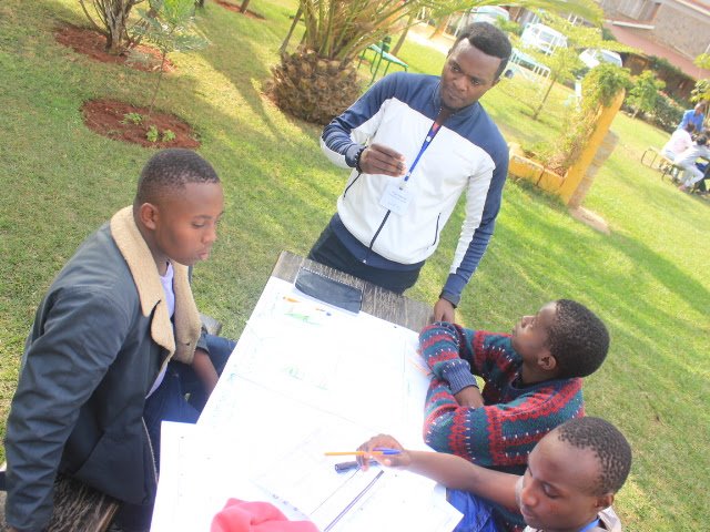 InnovateKenya's tweet photo. @globalminimum @StartupWave @artisanhivee Teams working on business model canvas on day two of the innovateKenya August Camp #innovateAugust https://t.co/l3r1cGXIUU