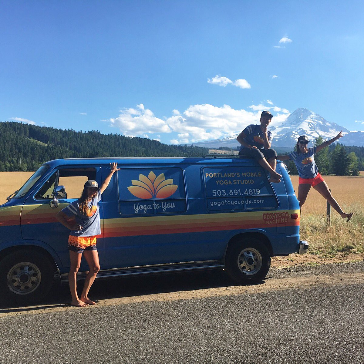 YogatoYouPDX's tweet photo. Come hang w/ the #pdxyogamachine at @HiWheelWines on 8/5 for #FizzYasa πβοΈ #taproom #yoga #pdx #nepdx #pdxsummer https://t.co/n8qWZzgi7g https://t.co/cvDqa5apHp