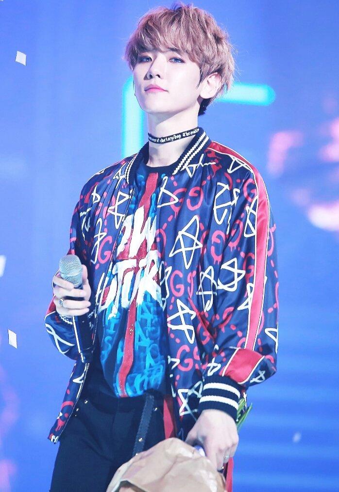 FabulousKpopHQ's tweet photo. RT for Baekhyun
Like for V https://t.co/gZbS1XmfBJ