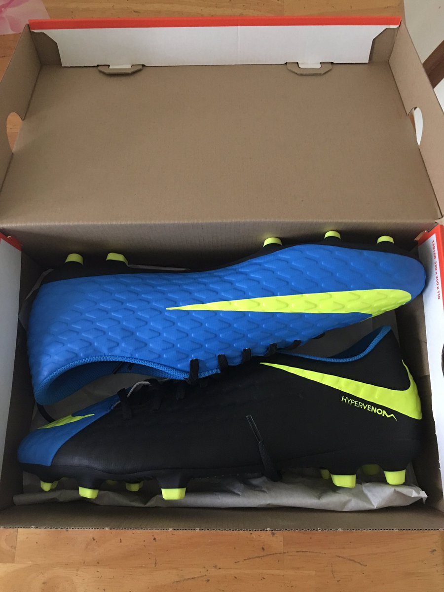 AlexanderDiegel's tweet photo. New boots for @usaclubrugby Nationals!
#flashboots
#plusfivespeedpoints
Check them out on @likeaprosports https://t.co/vgjWRzGGiJ https://t.co/IUELxKQm21