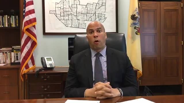 SenBooker's tweet image. Watch @CoryBooker introduce the #MarijuanaJustice Act to legalize marijuana on the federal level: buff.ly/2vkxkJr