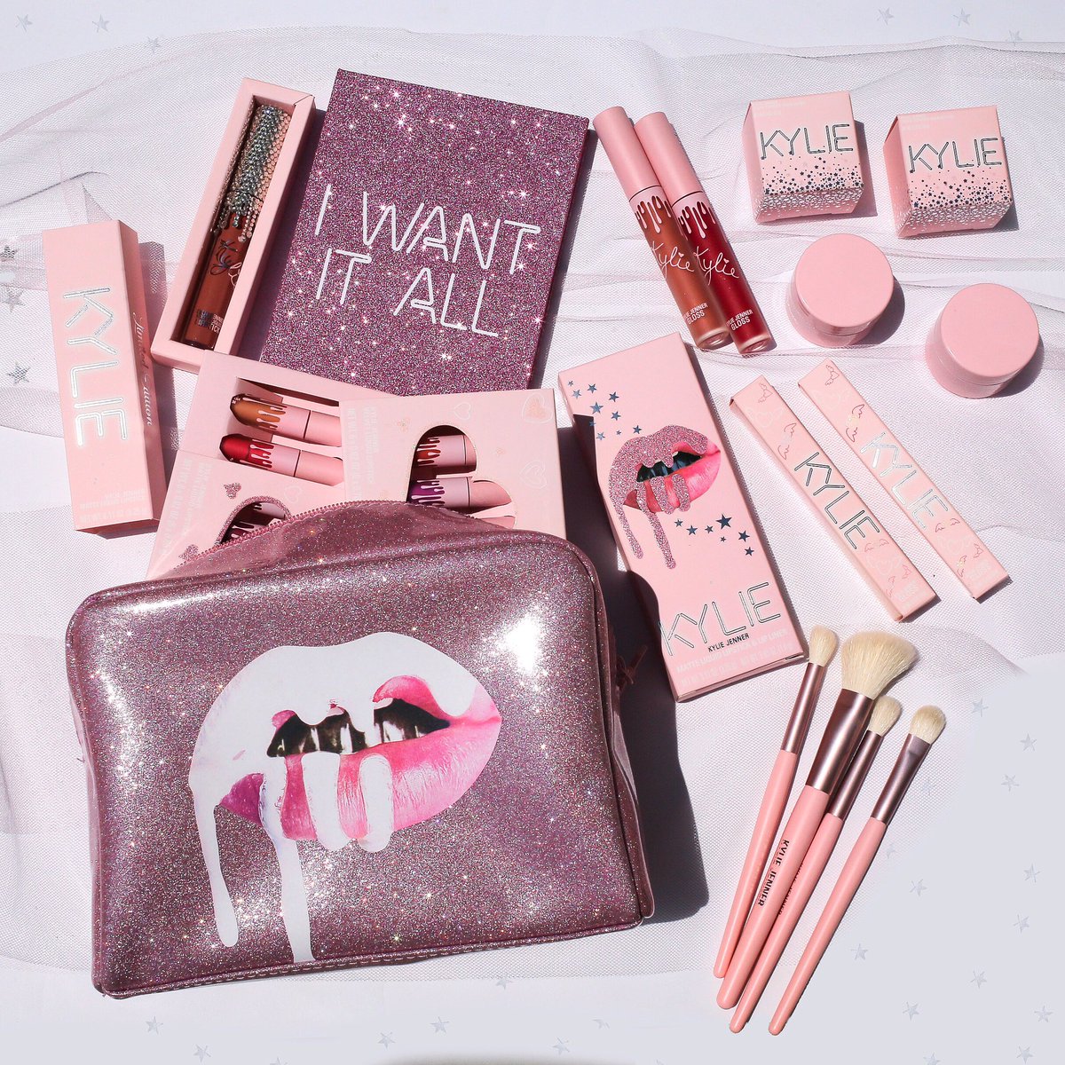 KylieJenner's tweet photo. A few more hours till the launch of the Birthday Collection! Everything goes live at 3pm pst on https://t.co/bDaiohhXCV https://t.co/Ysbx3nmSNc