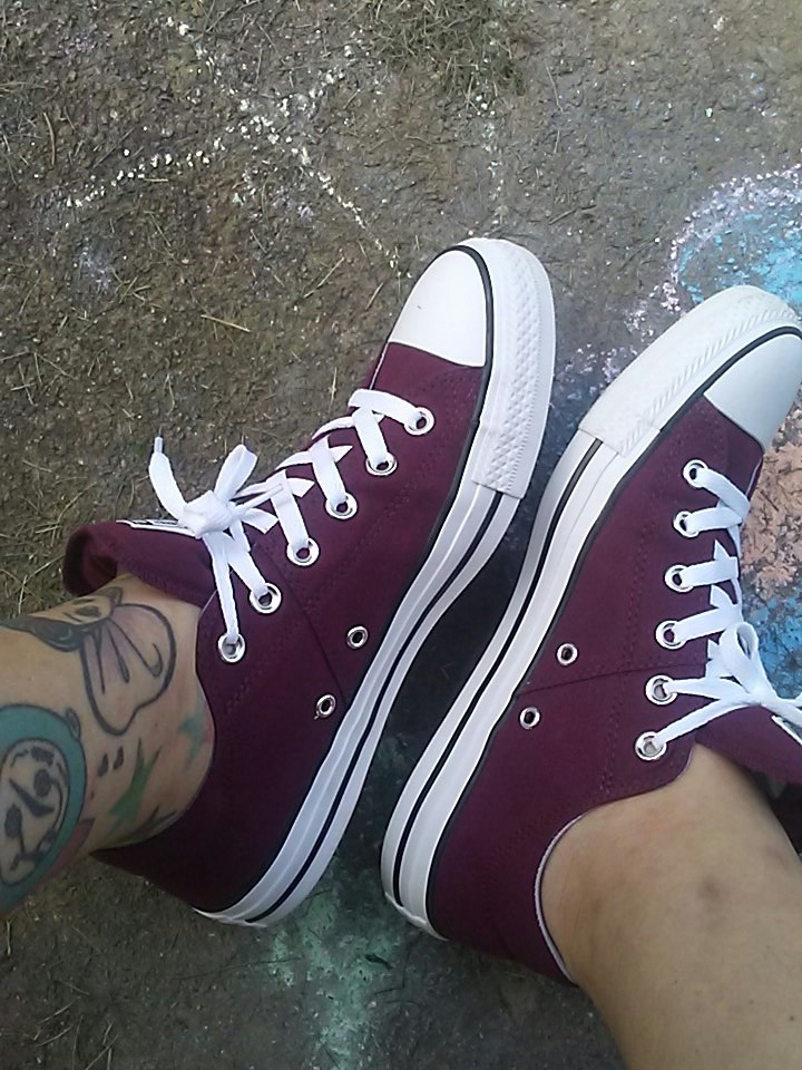 thtgrlc's tweet image. #converse #freshkicks #FlyGirls