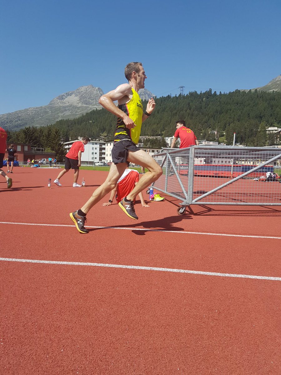 MarathonWillem's tweet photo. Baantraining op 1800m. https://t.co/C3V9IYxEG2