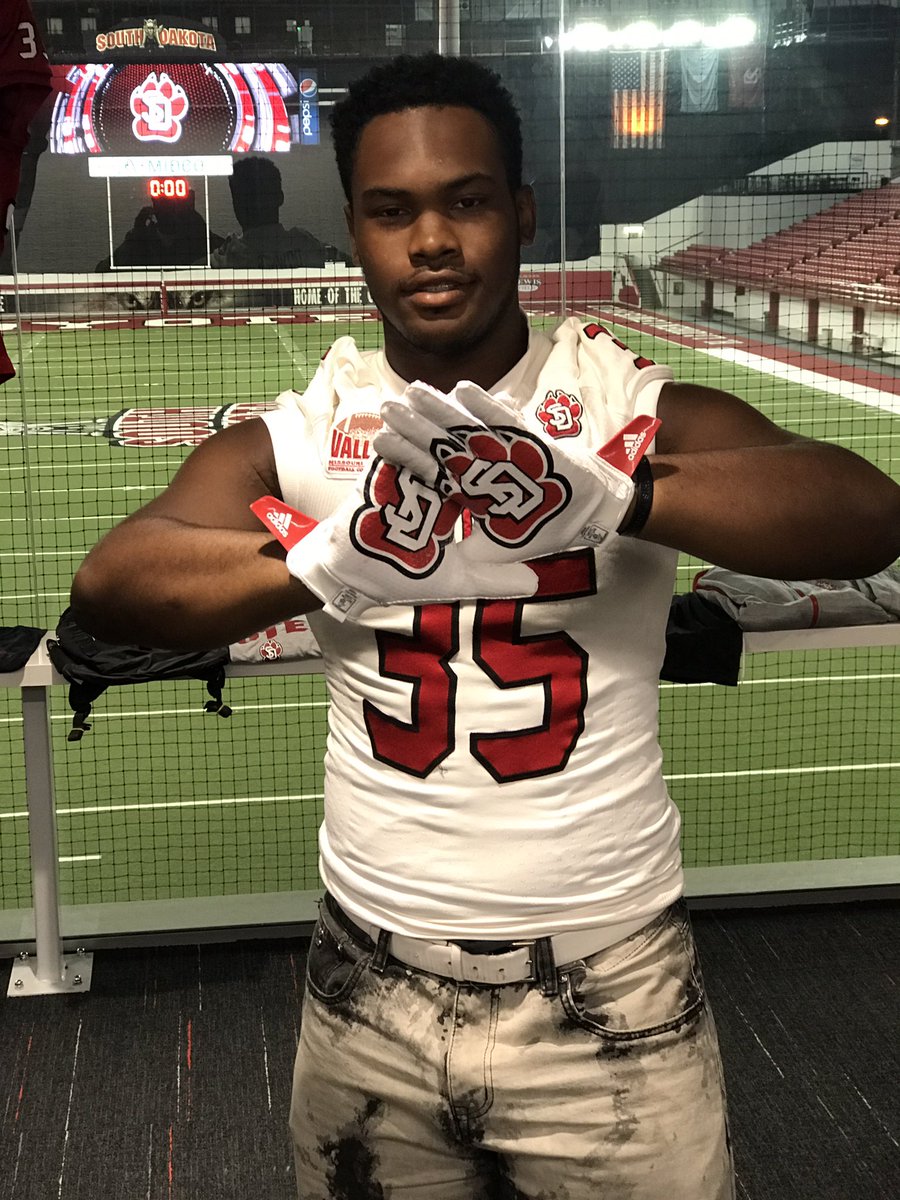 _Jay_35's tweet photo. #Alphapack18 🤘🏾🐺🔴 https://t.co/YmMUFqmeSq