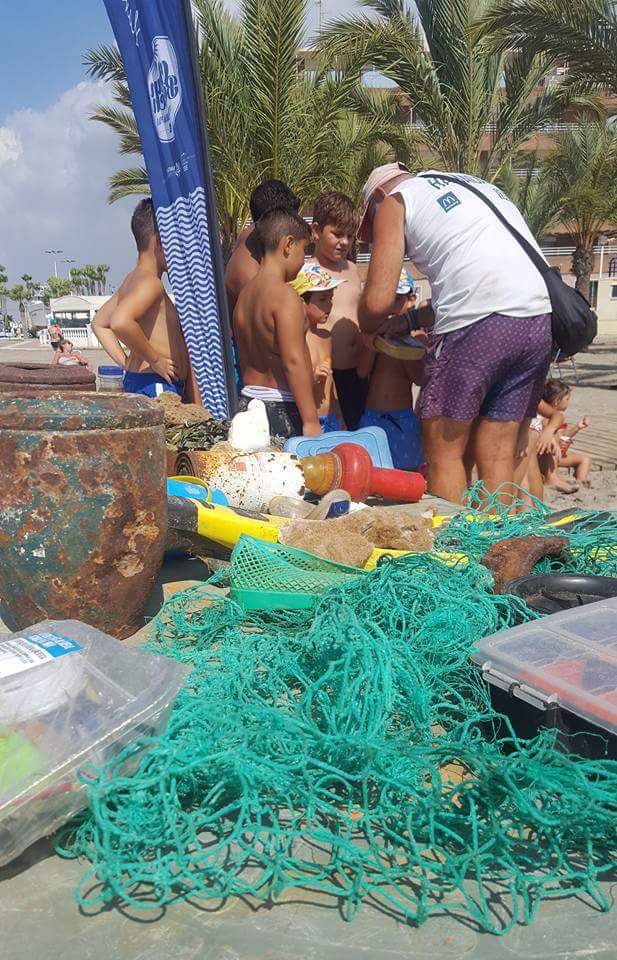 Clean_Beach_SP's tweet photo. Sensibilizando y concienciando https://t.co/NZDK0AoFKJ