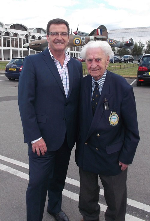 JohnNicholRAF's tweet photo. Very sad to learn that Battle Britain Spitfire pilot Ken Wilkinson has died aged 99. He was a true gentleman &amp; loved a glass of red. RIP Sir https://t.co/n7wvcd6hSL
