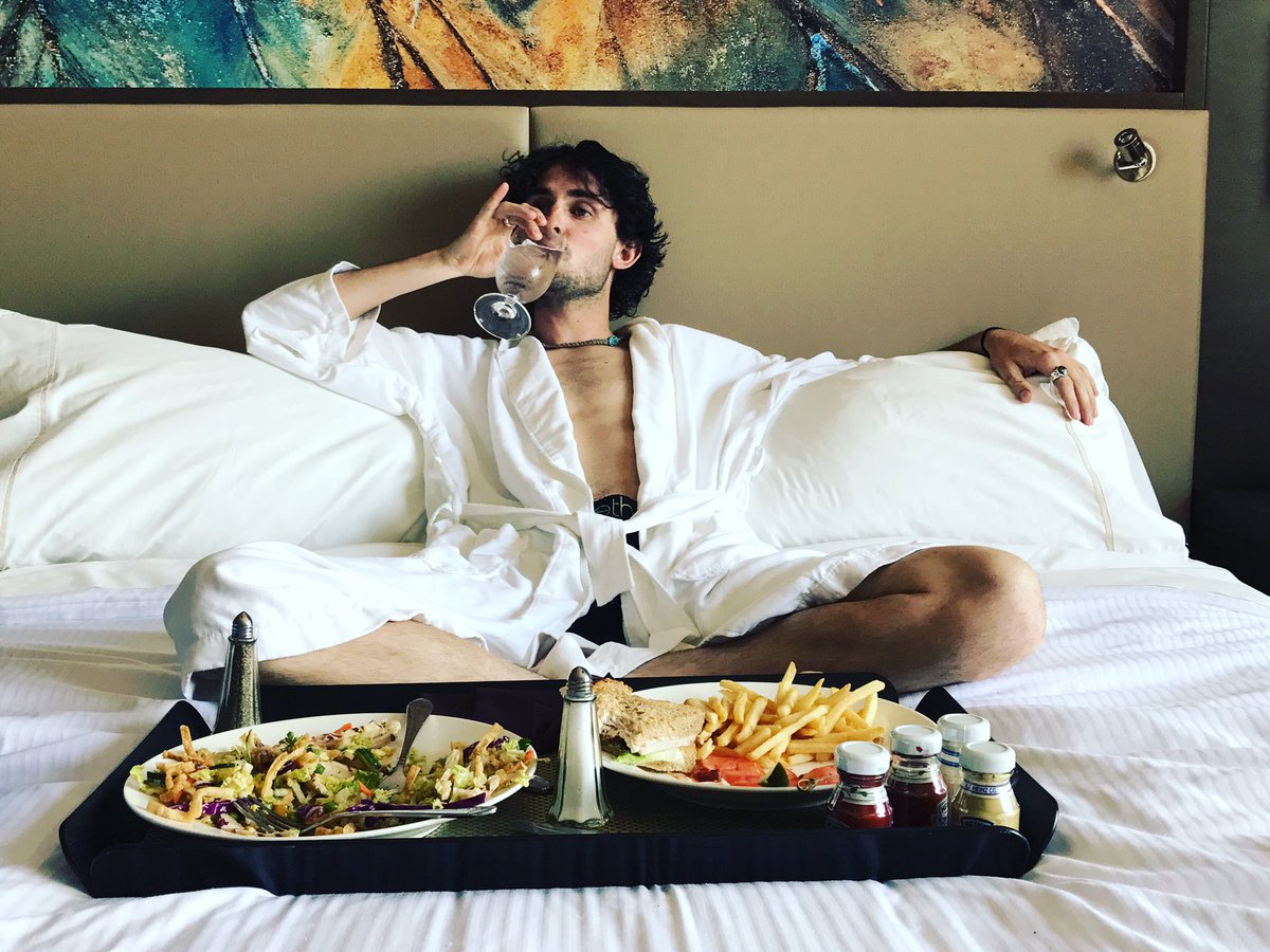 andrew🌻 tweet media