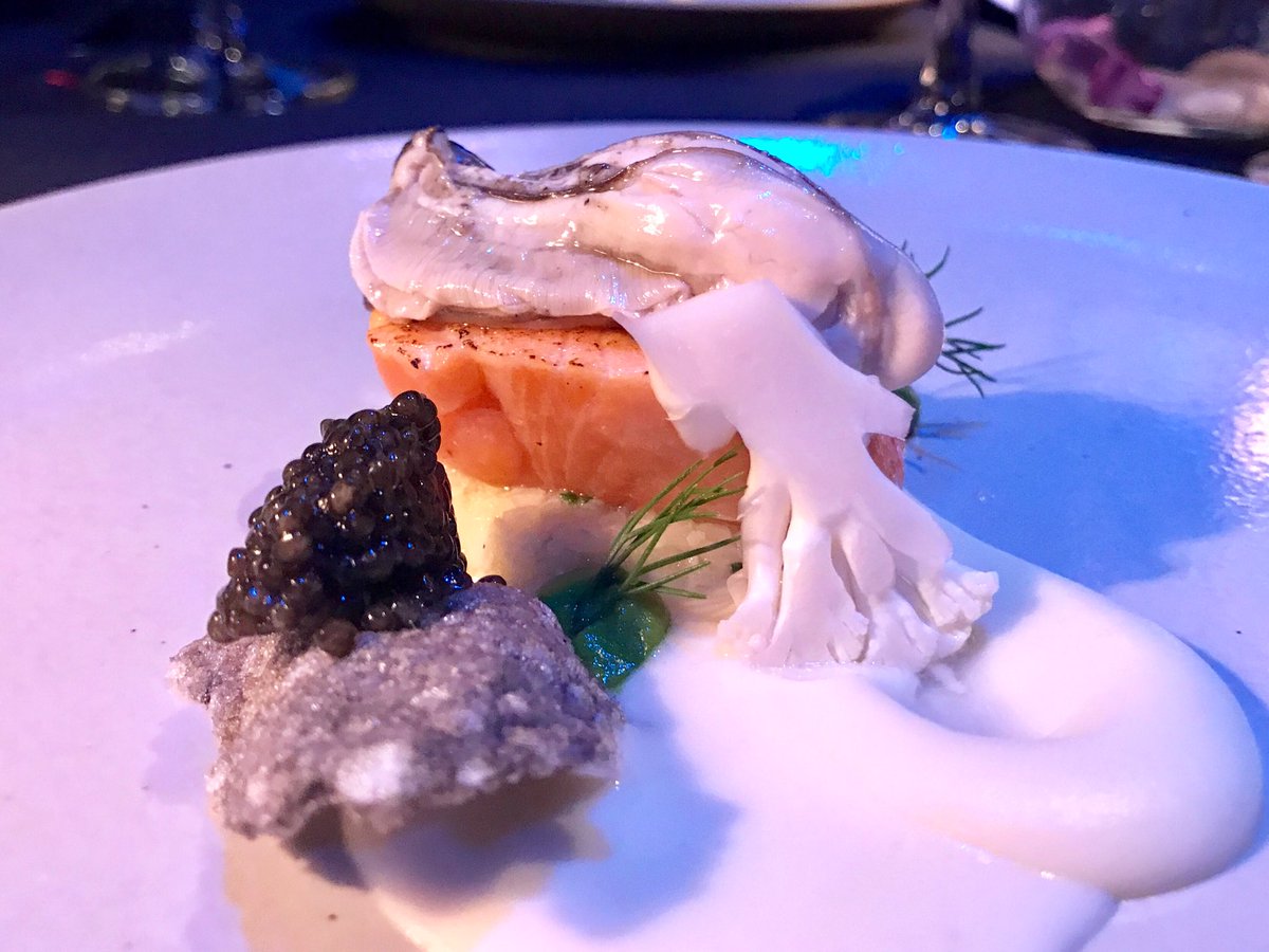 commecestbon's tweet photo. #ดินเนอร์ #2ดาวมิชลินเยอรมัน #2Michelinstar dinner with #ChefStefanHeilemann at #VertigoToo. #banyantreebangkok #commecestbon #เชฟมิชลิน https://t.co/cmnlLtUroK
