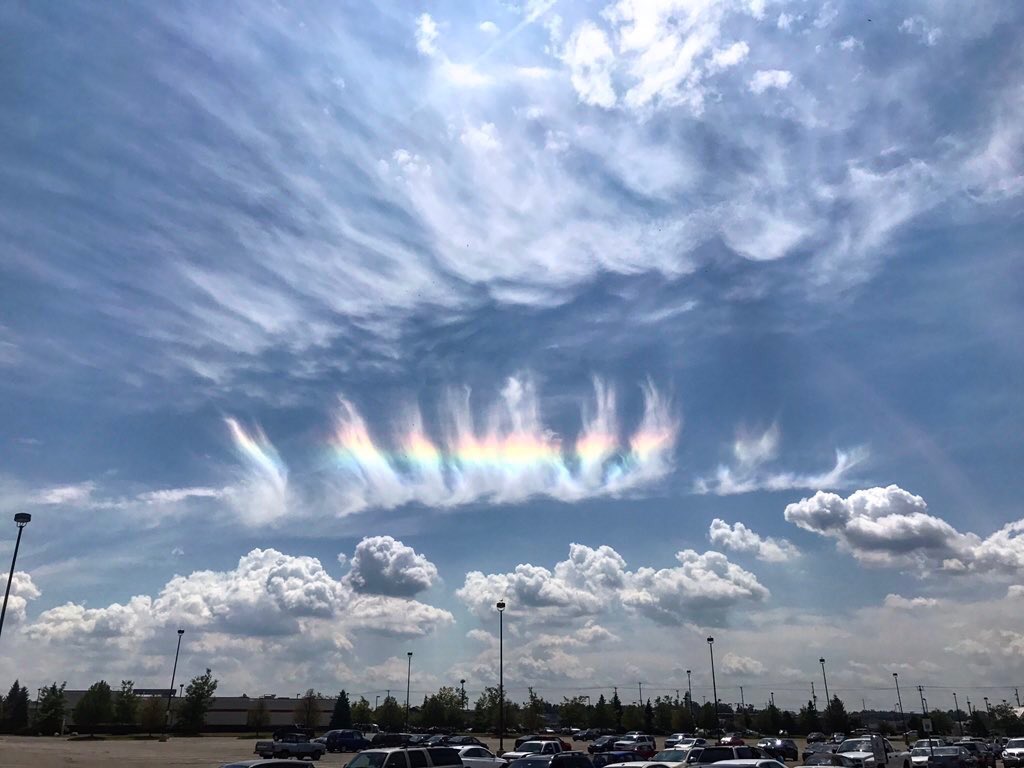 Christina4casts's tweet photo. Wow! Fire #rainbow 🌈 courtesy of @oxoxmo in Battle Creek. @StormHour #weather #wmiwx @wwmtnews https://t.co/XRFeA5290l