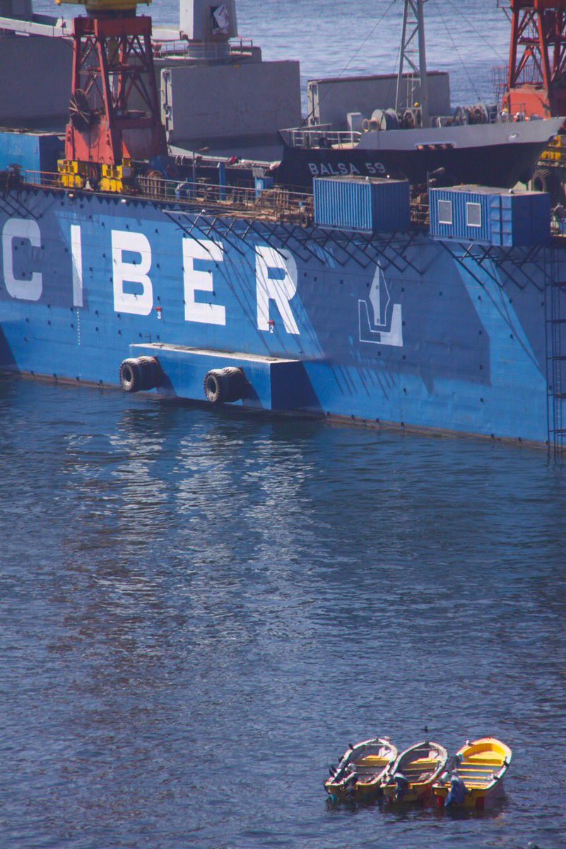 OpenLensPhotos's tweet photo. Meet Teeny Weeny Tiny 😉
#funnyphoto #perspectiveshot #scalefreak #travelphotography #tinyboats #largeship #harbour #dockland 
OpenLens.ie https://t.co/Sd38HftFYv