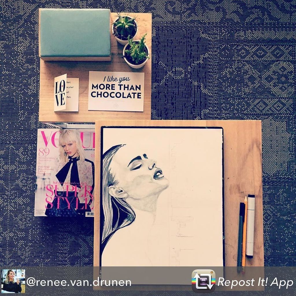 Altijd leuk om je #ilikeyoumorethanchocolate kaartje tegen te komen - helemaal als hij bij een kunstenares op tafe… ift.tt/2tWpWQY