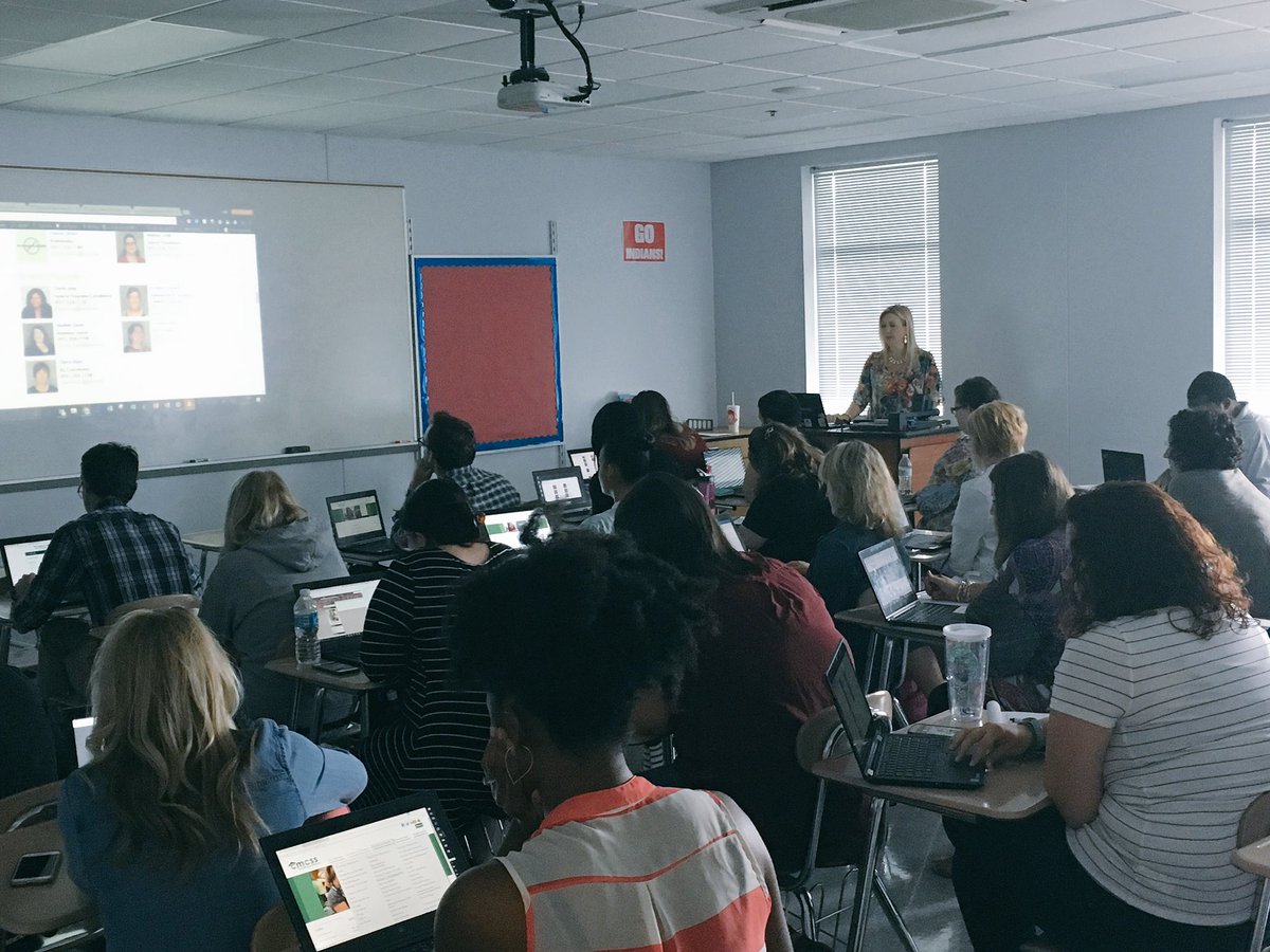 kimdennis_10's tweet photo. Learning &amp; loving the CMCSS website!#cmcsspride @tratruly @jreaderh https://t.co/TdPACmISOI