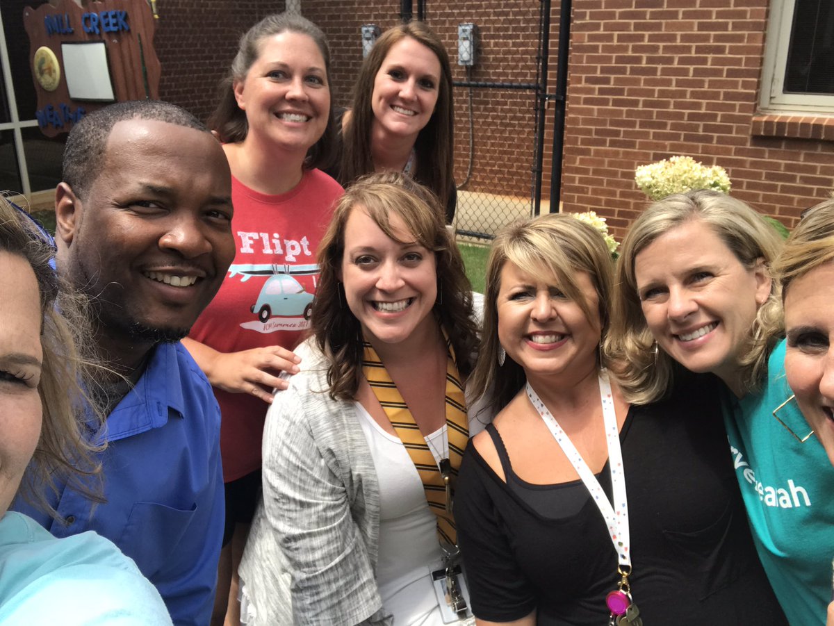 JillTeacher117's tweet photo. Mill Creek is filled with Marigolds. #mcslearn. #mcesmavs #amazingracefacmeeting https://t.co/3WvKemLd2p