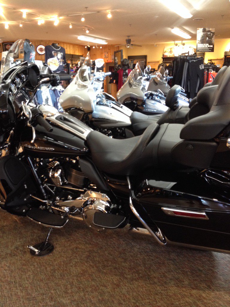 owen_aidan's tweet photo. At Harley Davidson https://t.co/8KcsjnCEI3