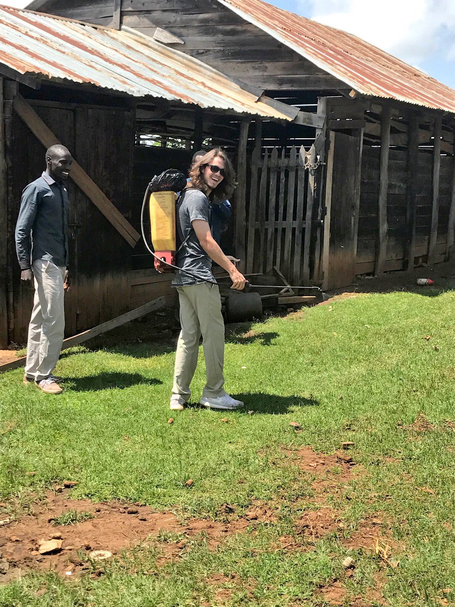 MissyDuckWife's tweet photo. Today we experienced "a day in the life" w/ a typical Kenyan family doing all the chores they do. Endless work. Endless smiles. #Perspective https://t.co/Boi3UvPvhD