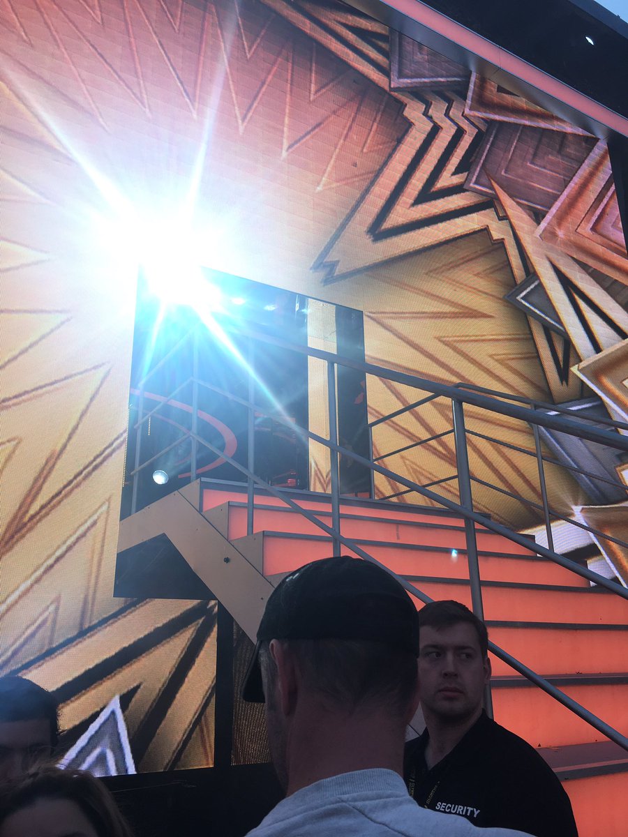 Beckelles's tweet image. Waiting for you @trishapaytas 🎉💃🏼#cbb #chickenfingersandlipo