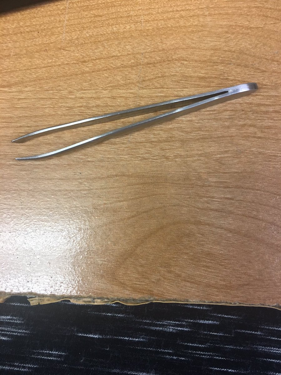 PAC_QDRO's tweet image. I&apos;ve got a staffer who can&apos;t find her staple remover so she&apos;s using her tweezers. I&apos;m impressed and disgusted. #alternativetools #officelife