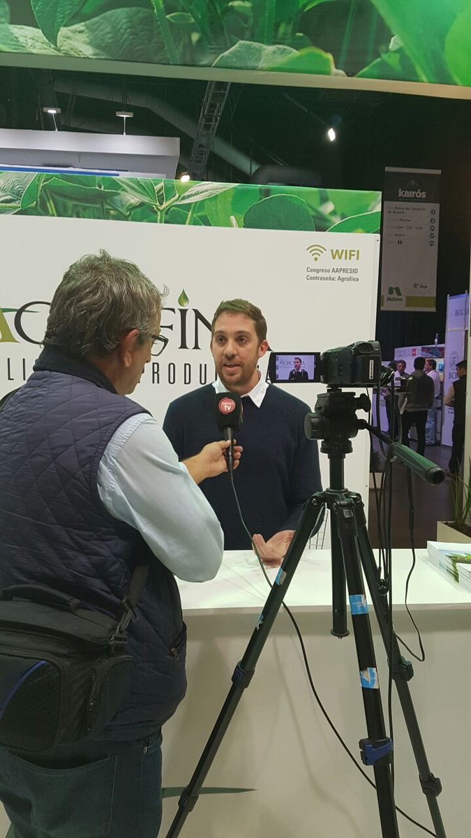Agrofinatec's tweet photo. #Kairos 🌱 #Día1
Estamos en @aapresid
Ahora Lisandro Guerrieri, jefe de desarrollo en plena entrevista a #TodoAgro 🎥 🎤 https://t.co/RHw9JkWMqq