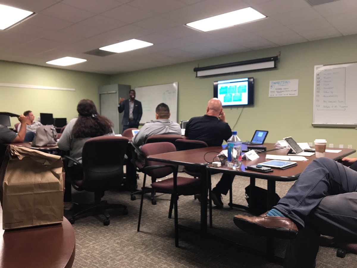 RandyACarp's tweet photo. @RichLitchSTM inspiring managers in Tampa! #TeamCarpenter #TUProud #FormerHome https://t.co/vJpJICmiTO