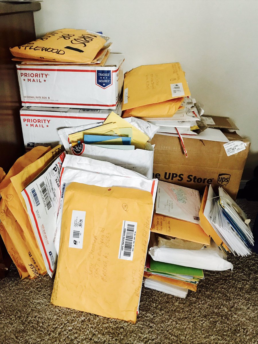 katycchristian's tweet photo. Ever wonder what 2,000 birthday cards look like? #ChilisLove #CardsForJake 🌶❤️🎂🎉 https://t.co/0XfpHiahEx