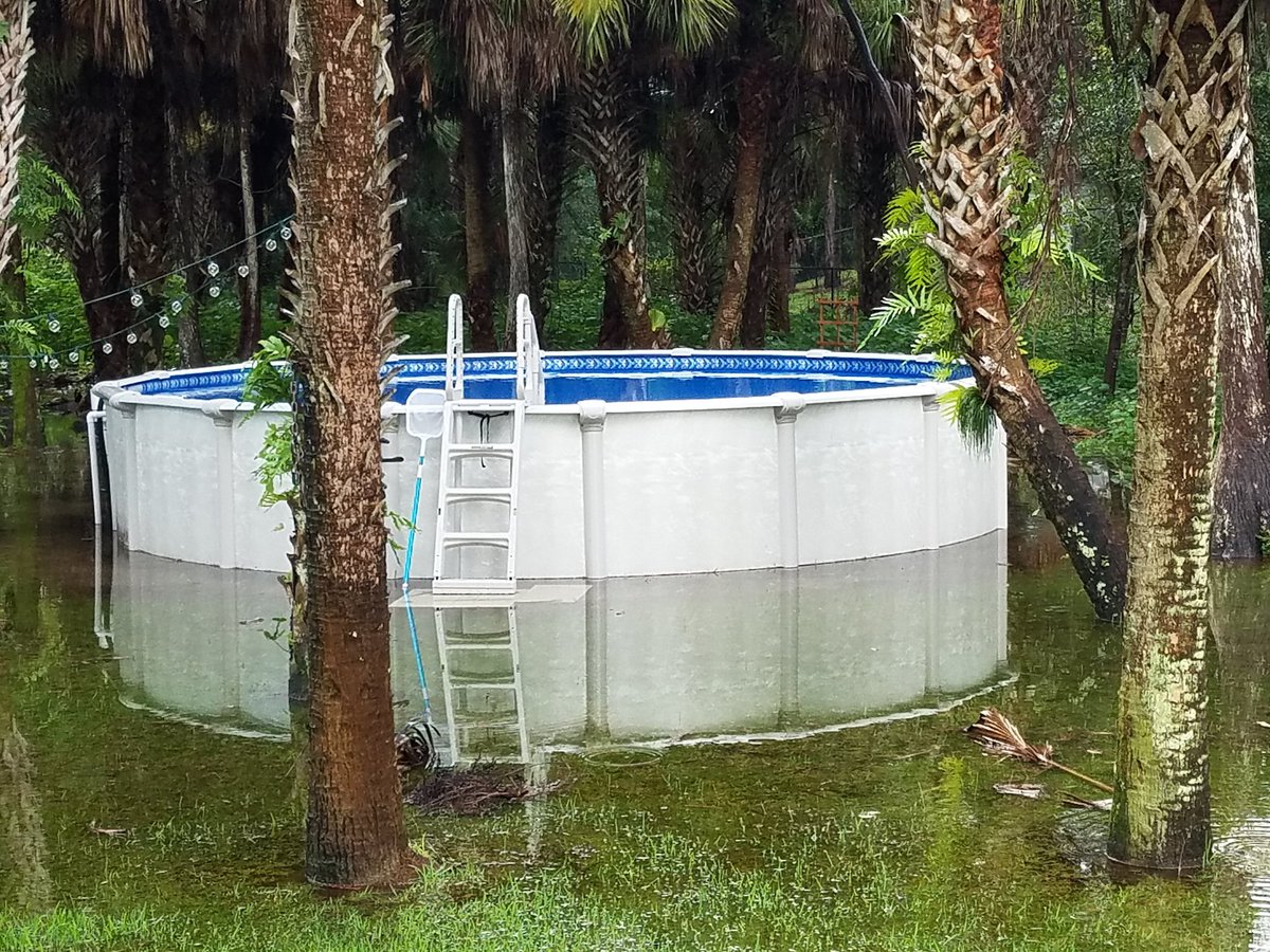 BSBALLUMP's tweet photo. @RobDunsTV where does it end. Another 4+ inches of rain today and still raining in Golden Gate Estates. My pool is under water. #Flooded ☁☁ https://t.co/0zH6Y5xyvu