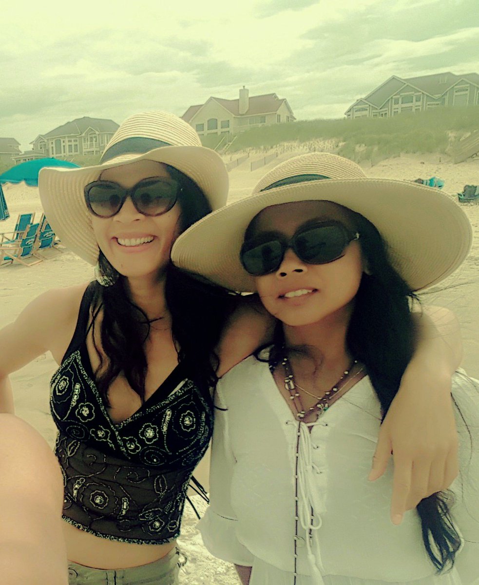 iChantha's tweet photo. Love you K! #FOX5Girlfriends https://t.co/B1Z683vOKo